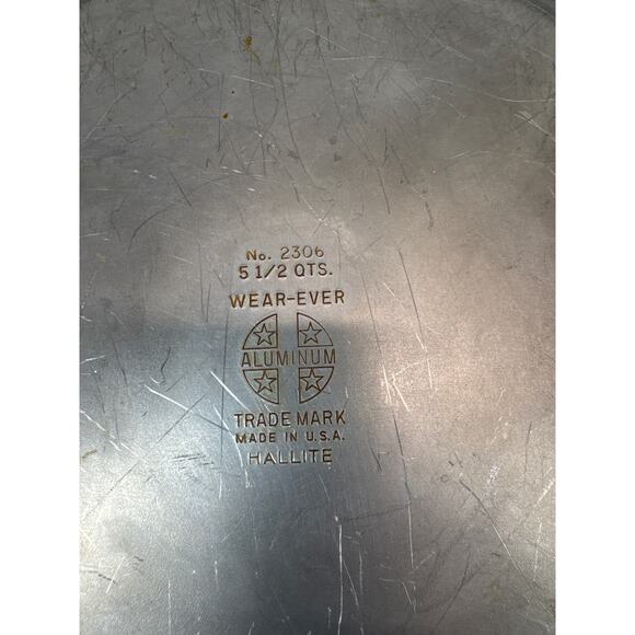 MCM Wear-Ever Hallite Turquoise Lid/ Twist Handled 5 1/2 QT Stock Pot No. 2306 - Picture 4 of 4